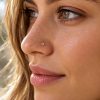 Circle nose stud with hammered finish in 14k gold filled