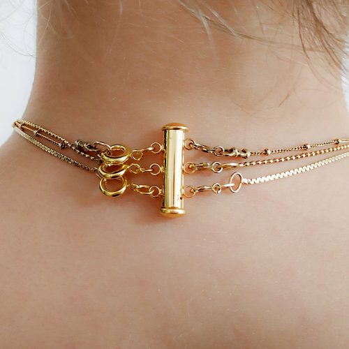 Magnetic necklace detangler clasp in gold color brass